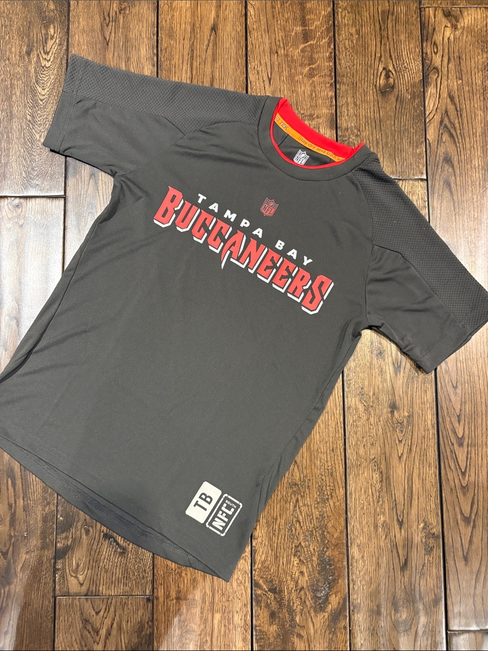 NFL Tampa Bay Buccaneers Shirt - Charcoal with Red